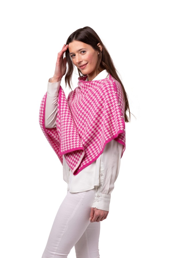 Inez poncho - hundtandsmönstrad poncho med dekorativa knappar naturvit/cerise