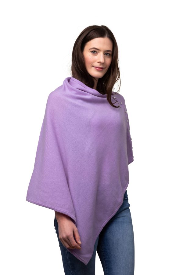 Inez poncho enfärgad, poncho med dekorativa pärlemoknappar lila