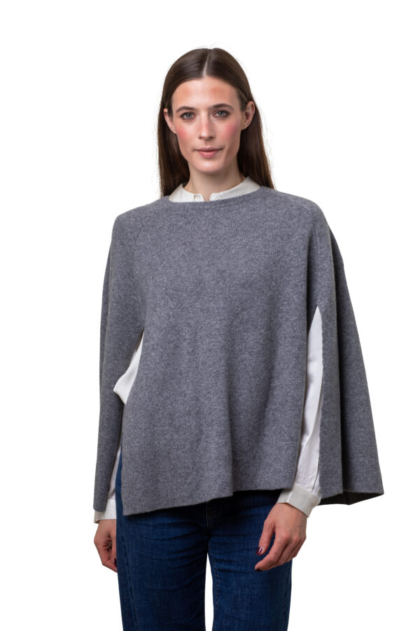 Cap klassisk - vacker cape i slätstickad cashmere, silvergrå