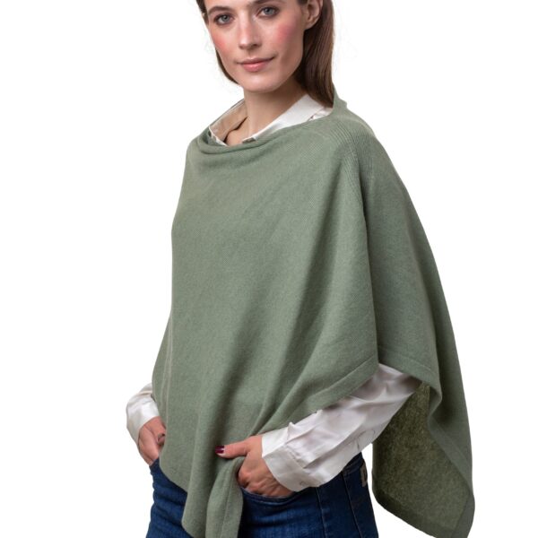 liten poncho ängsgrön